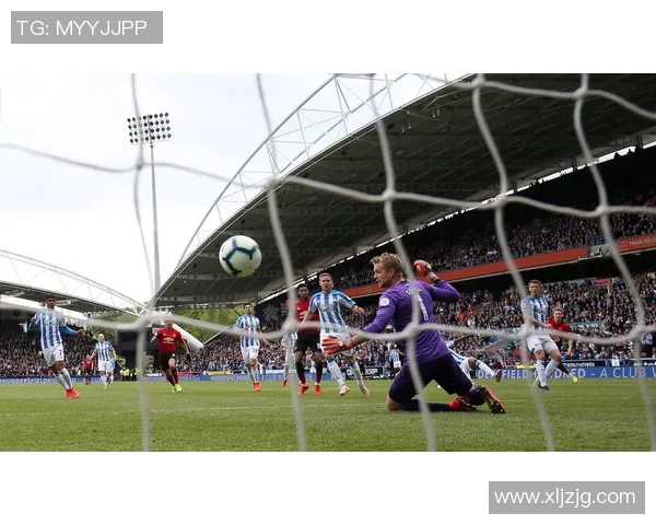 哈德斯菲尔德主场迎战曼联争夺英超宝贵积分的精彩对决